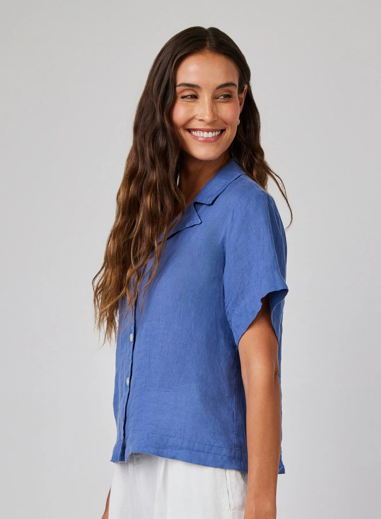 Bella Dahl - Women - Antique Indigo Linen Short Sleeve Flowy Button Down