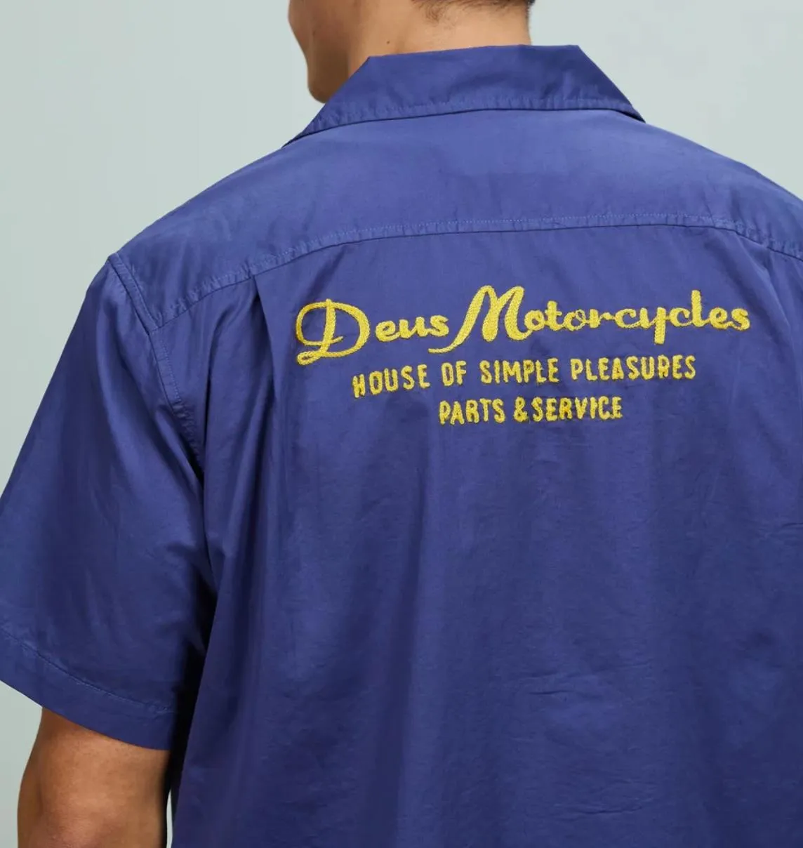 Deus ex Machina Mens Blue Button Up Shirt Size Large (New)