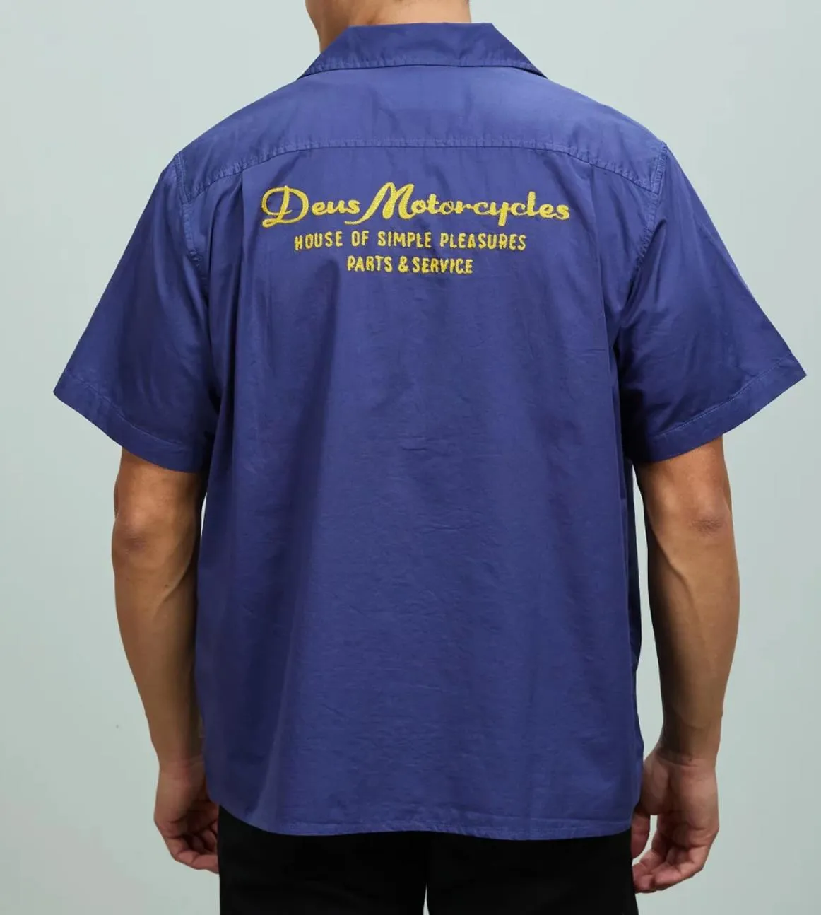 Deus ex Machina Mens Blue Button Up Shirt Size Large (New)