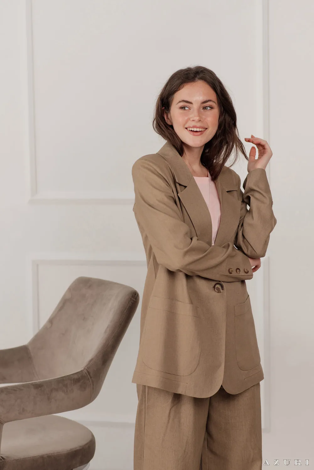 Linen blazer with large pockets