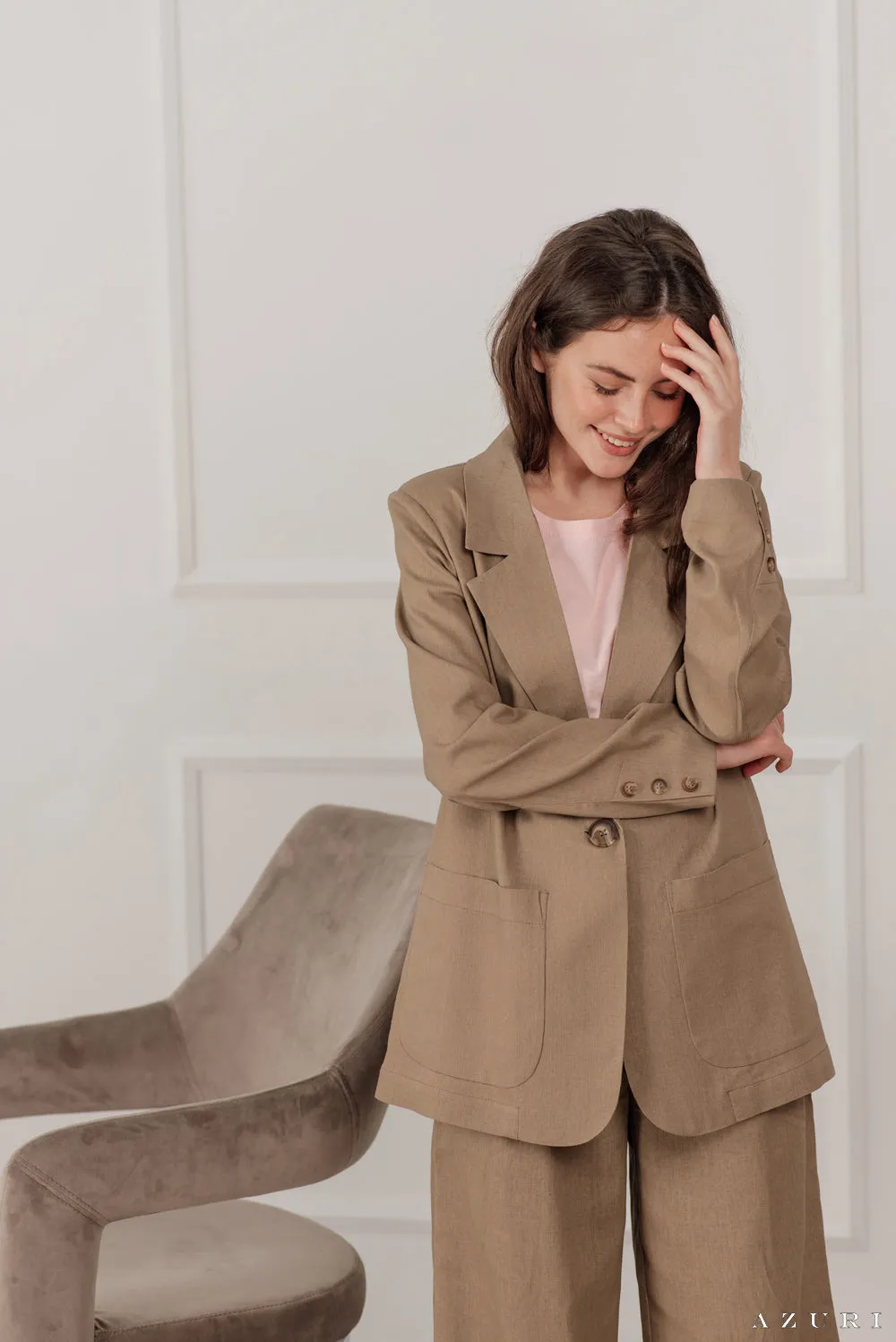 Linen blazer with large pockets