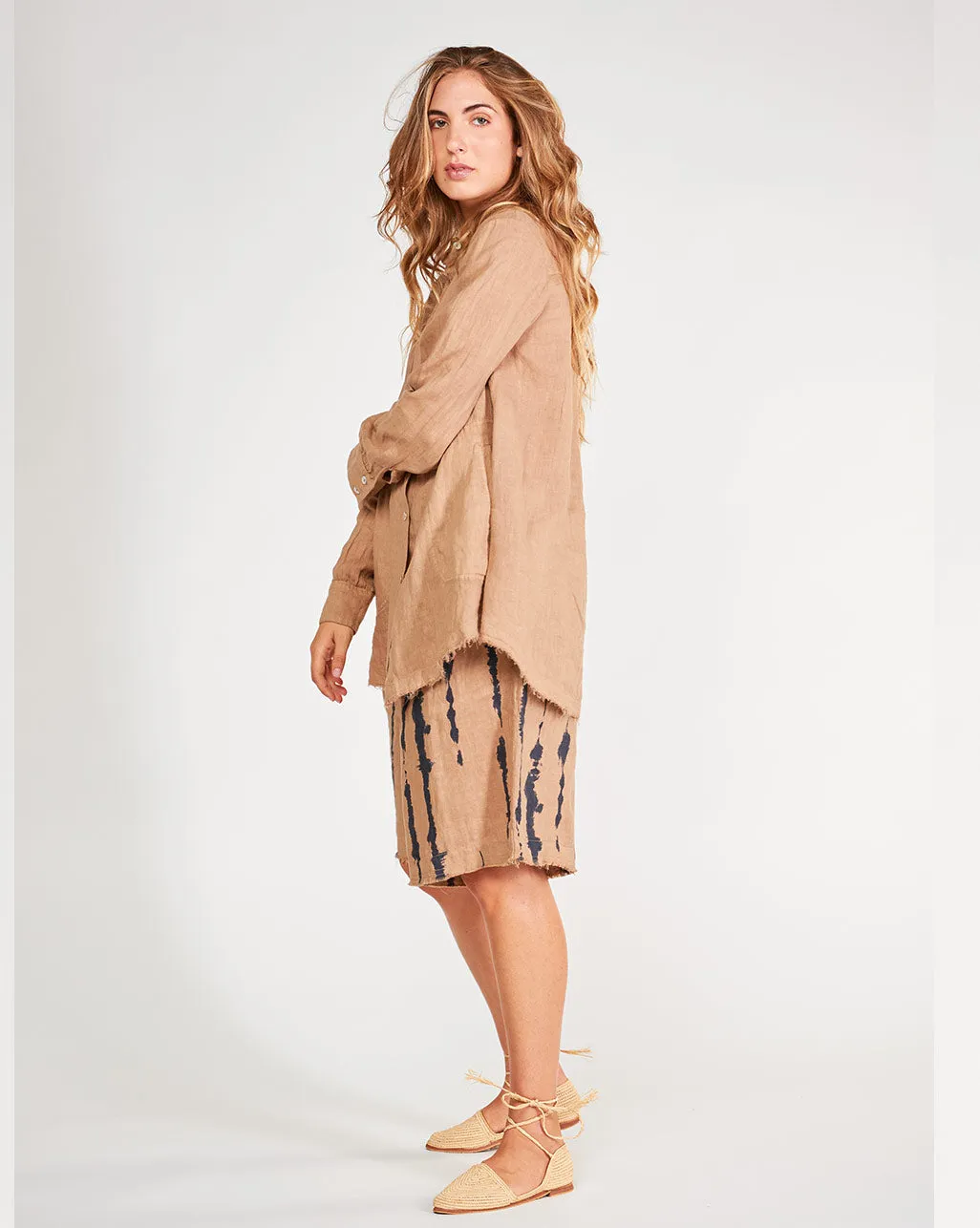 Linen Pleat Back Long Sleeve Button-Up Shirt