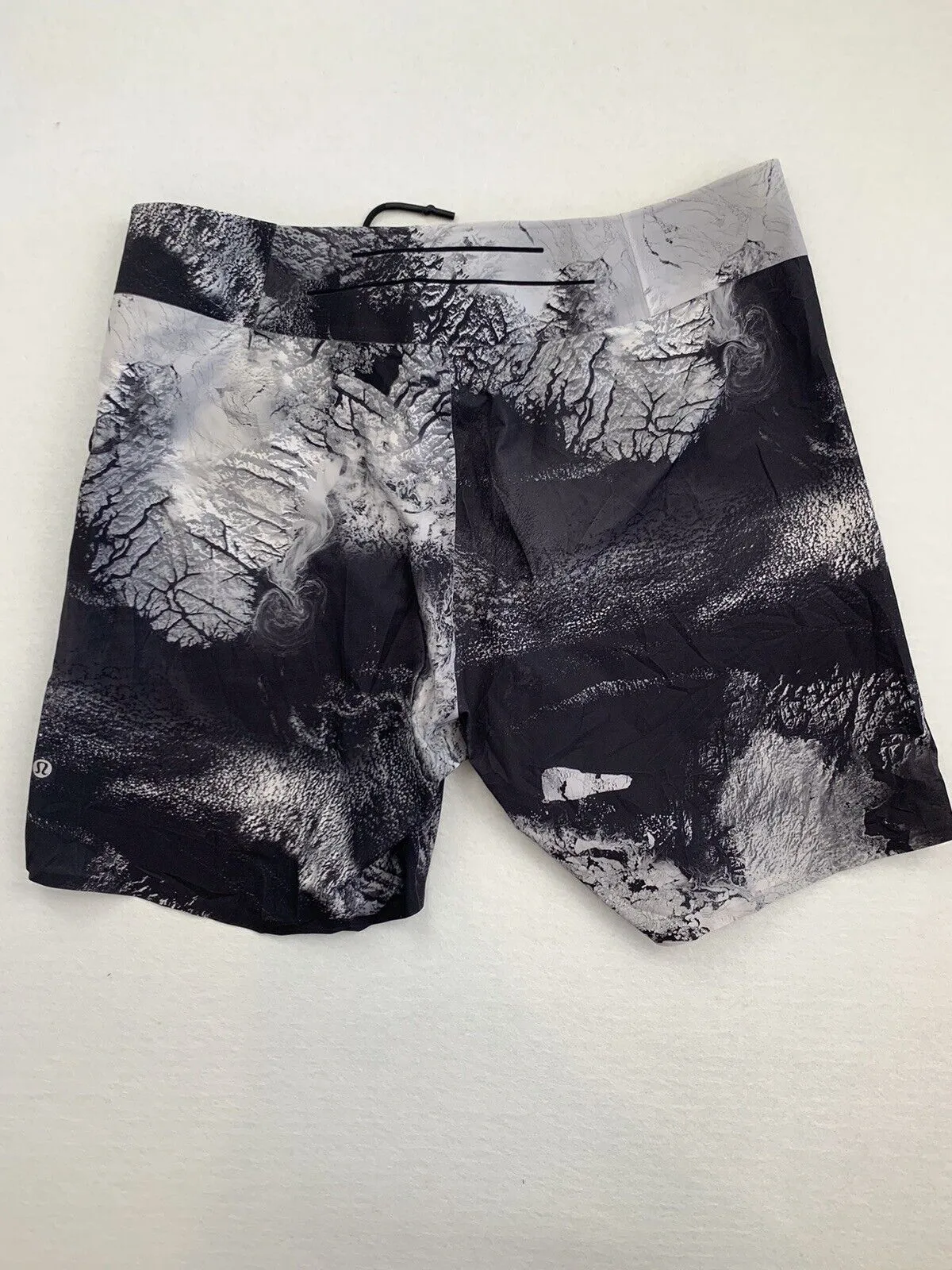 Lululemon Athletica Men’s Shorts Size 36
