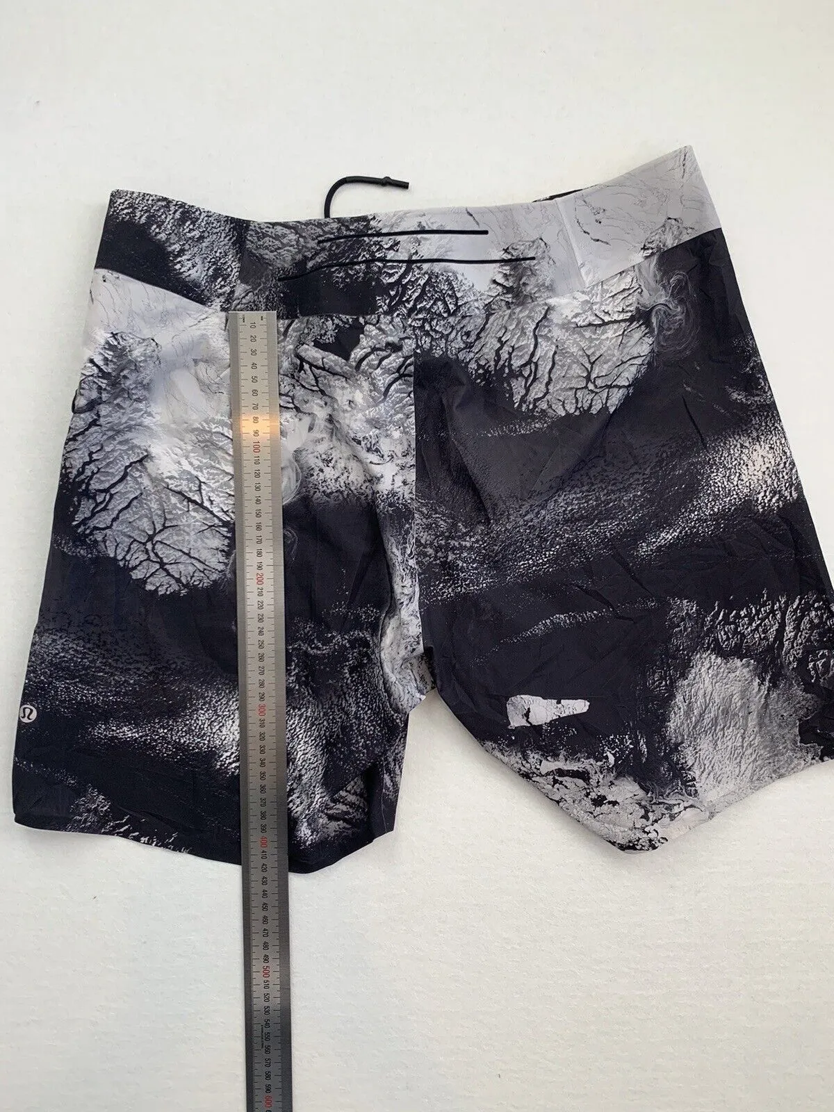 Lululemon Athletica Men’s Shorts Size 36