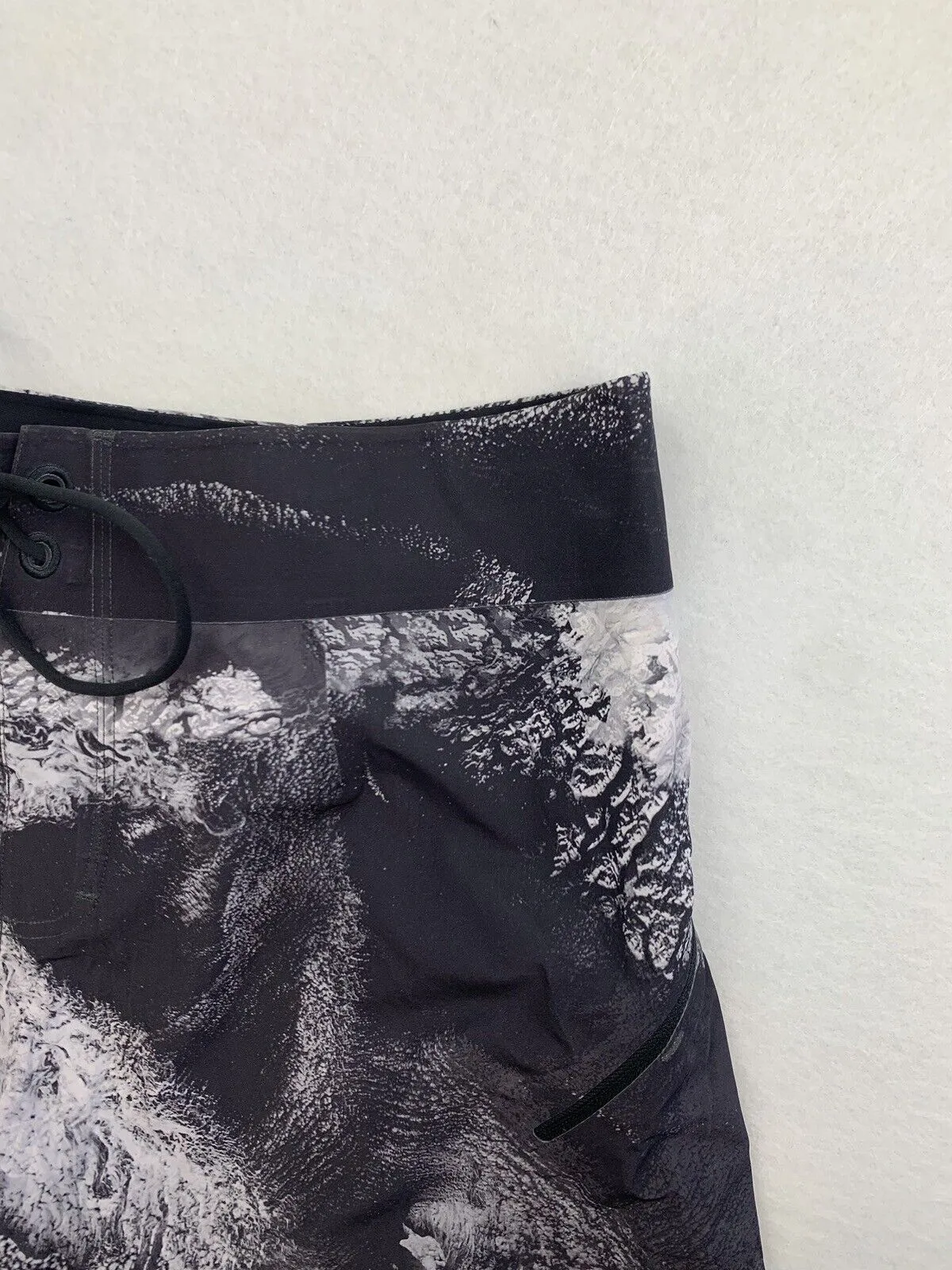 Lululemon Athletica Men’s Shorts Size 36