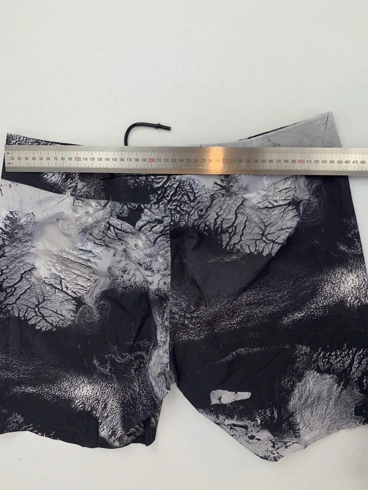 Lululemon Athletica Men’s Shorts Size 36