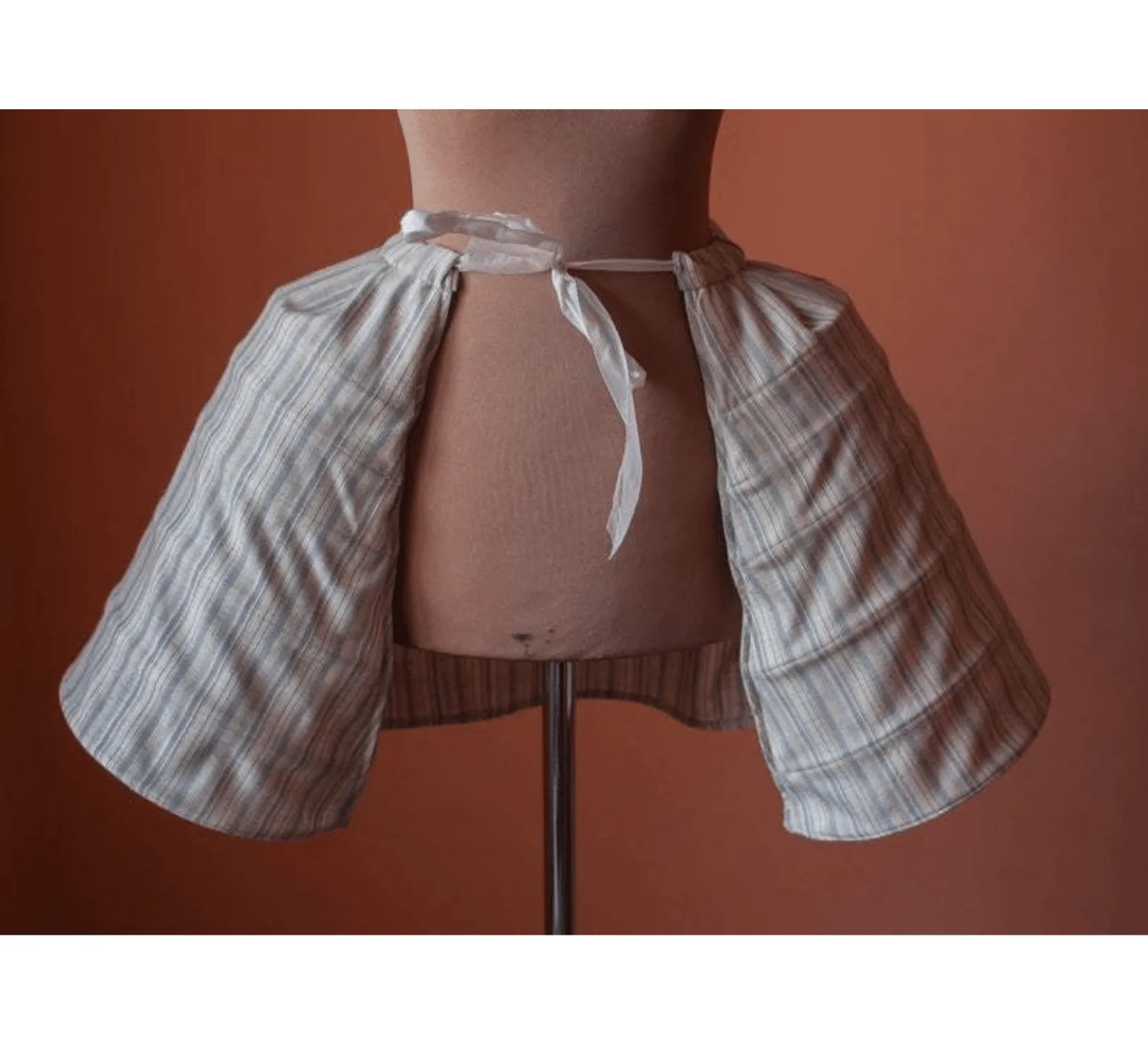 Rococo pannier