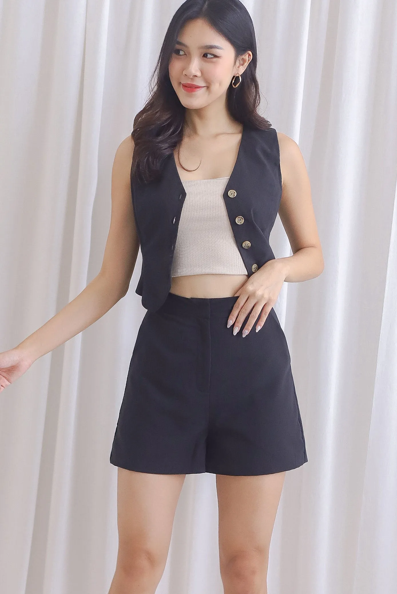 Shea Tailored Shorts In Black