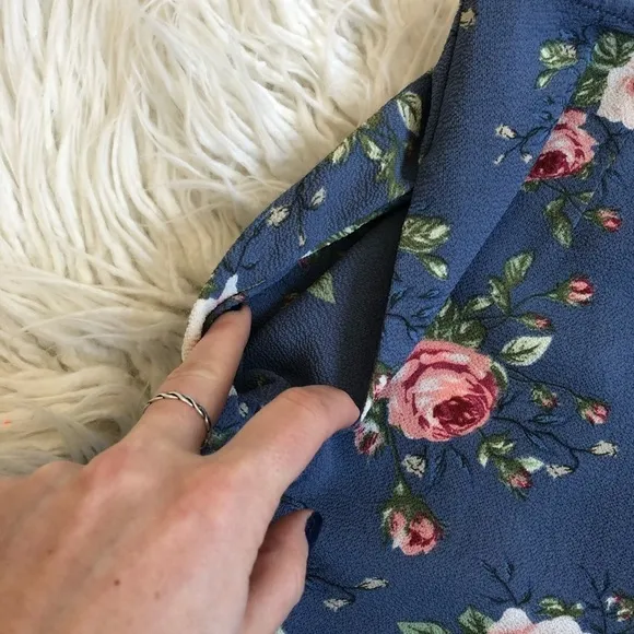 Show Me Your MuMu Blue Flower Print High Rise Rosie Posie Sawyer Shorts EUC Sz M