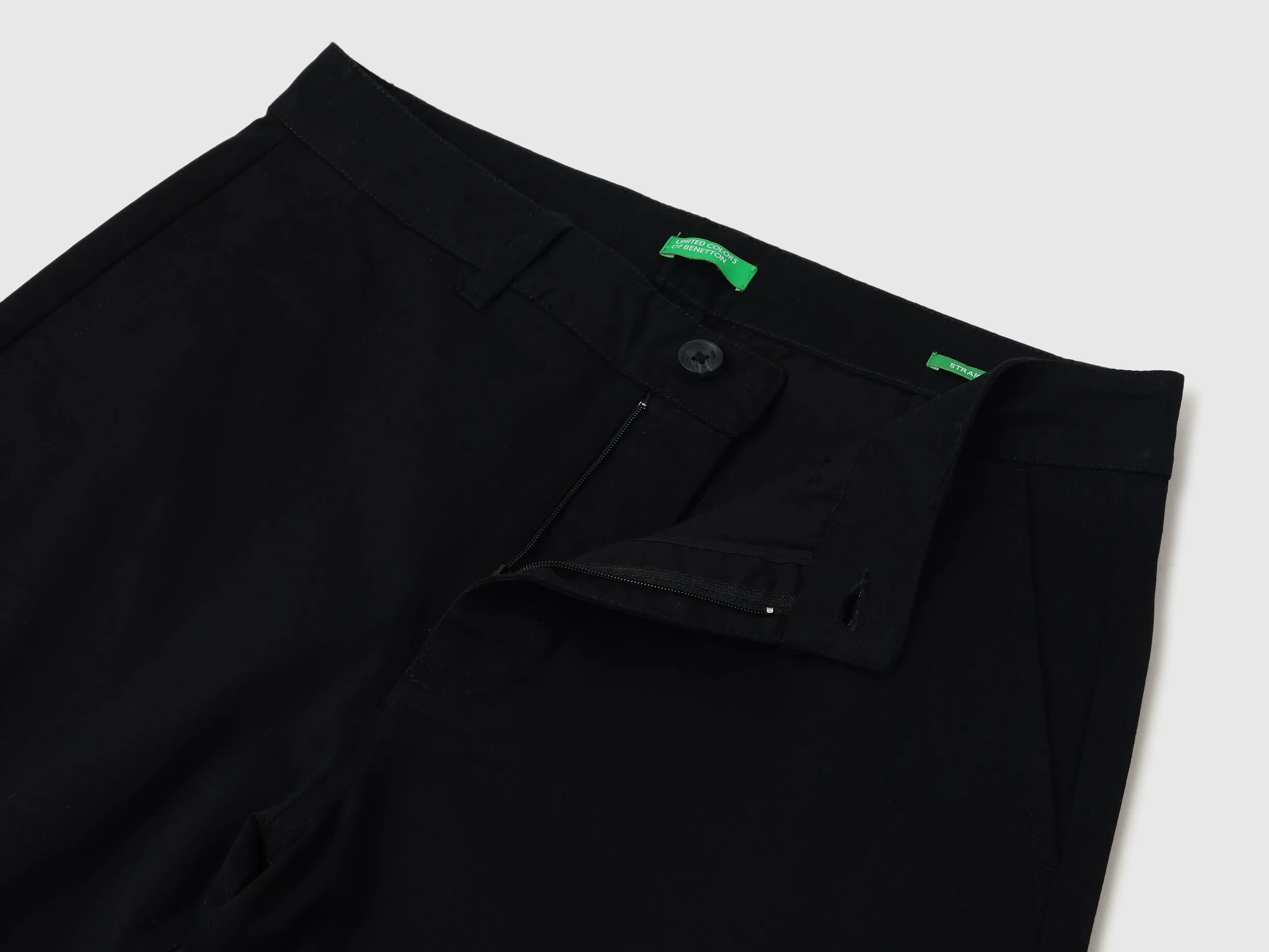 Solid Straight Fit Broken Twill Washed Cargo Pants