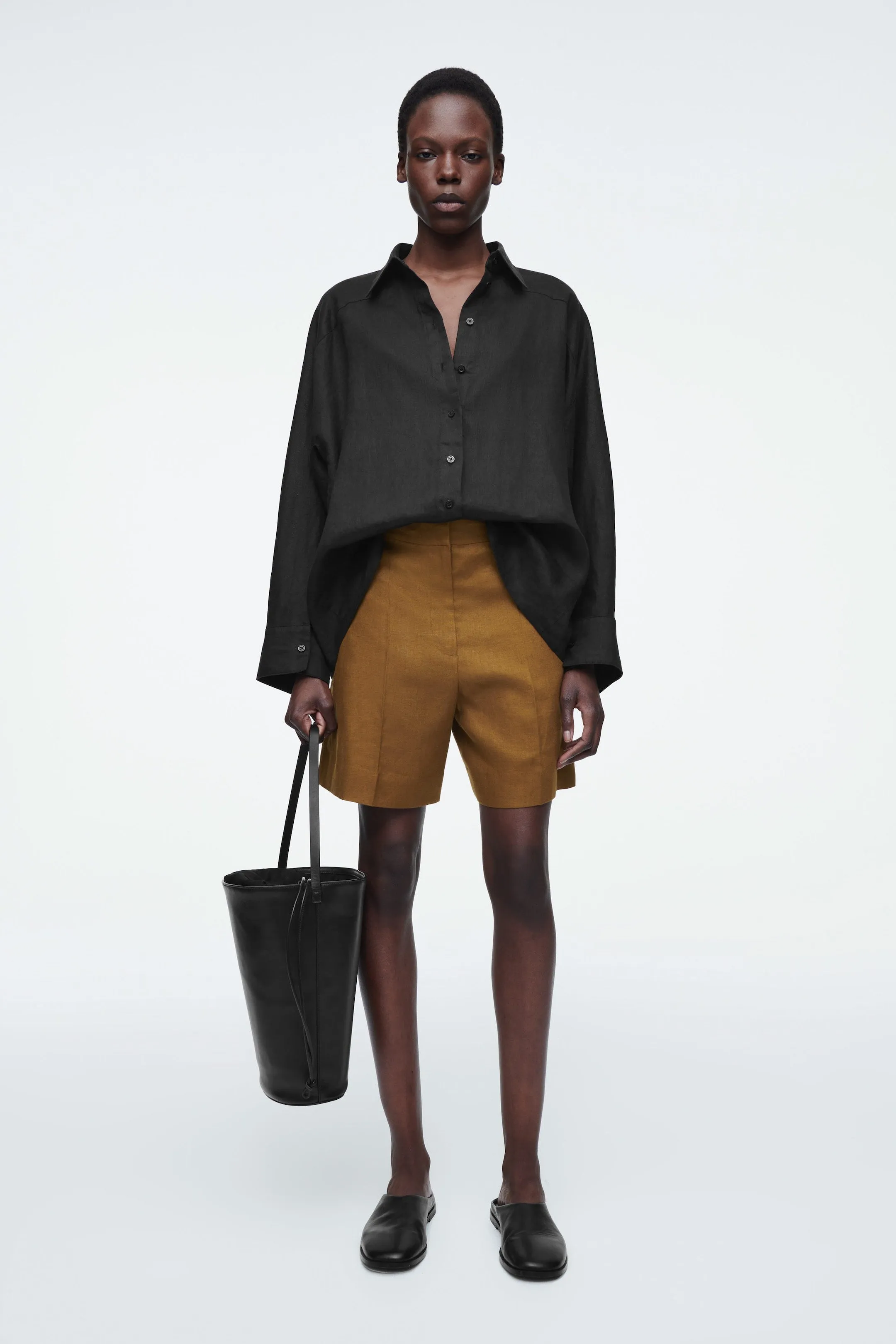 Tailored elasticated linen shorts