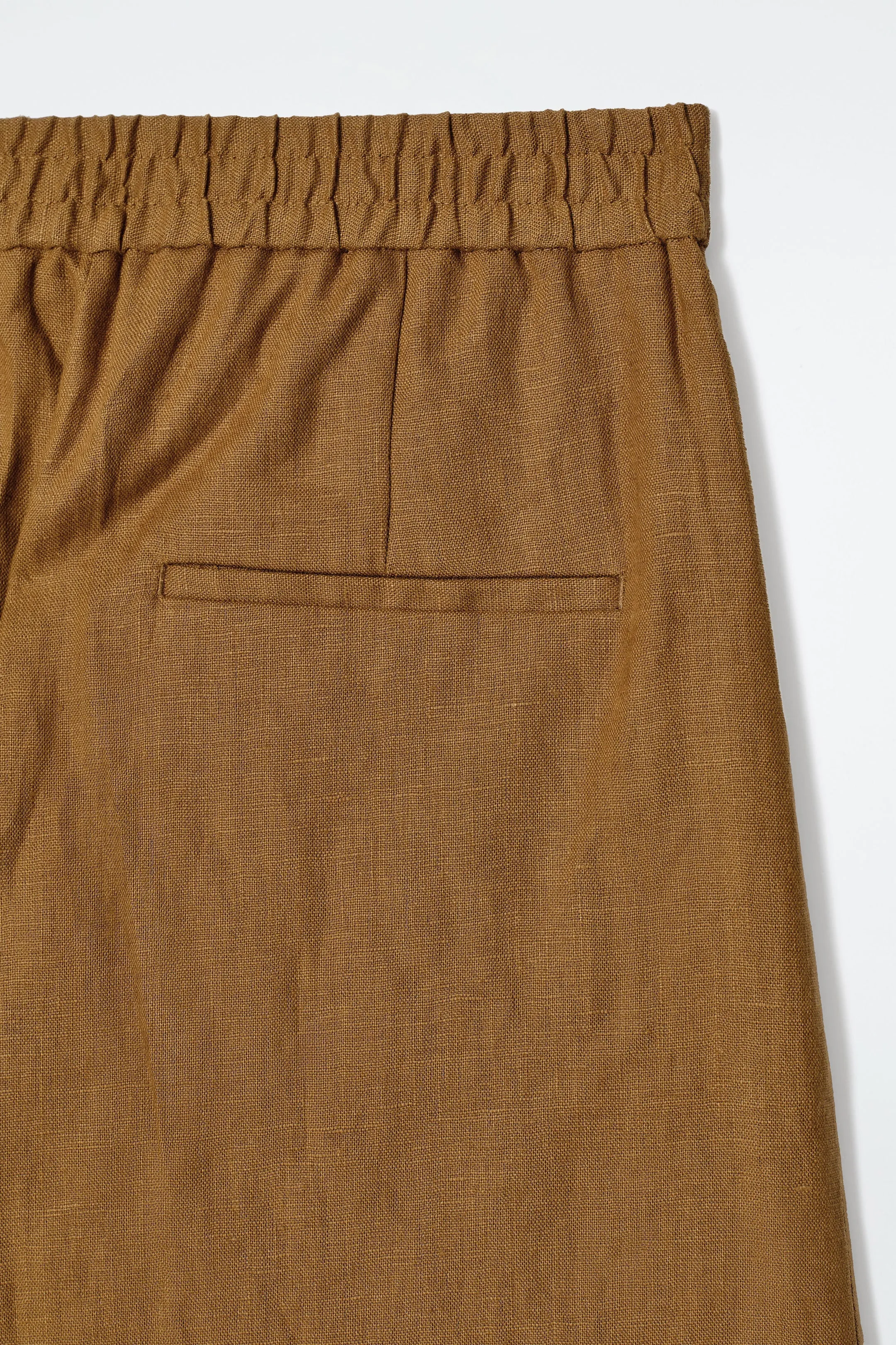 Tailored elasticated linen shorts