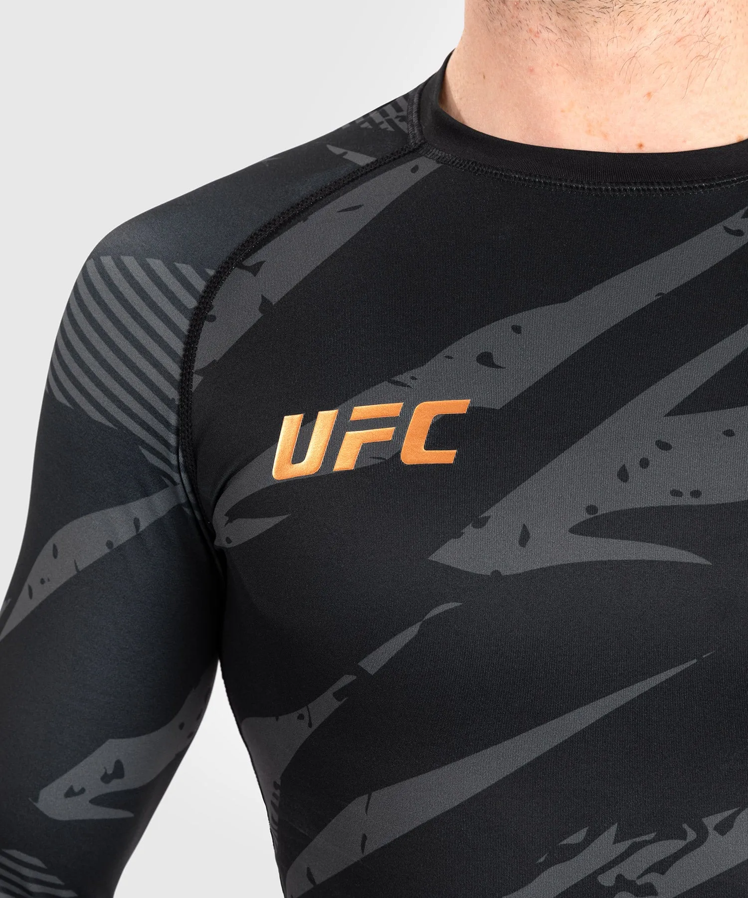 UFC Adrenaline by Venum Fight Week performance Rashguard A Manica Lunga - Urban Camo
