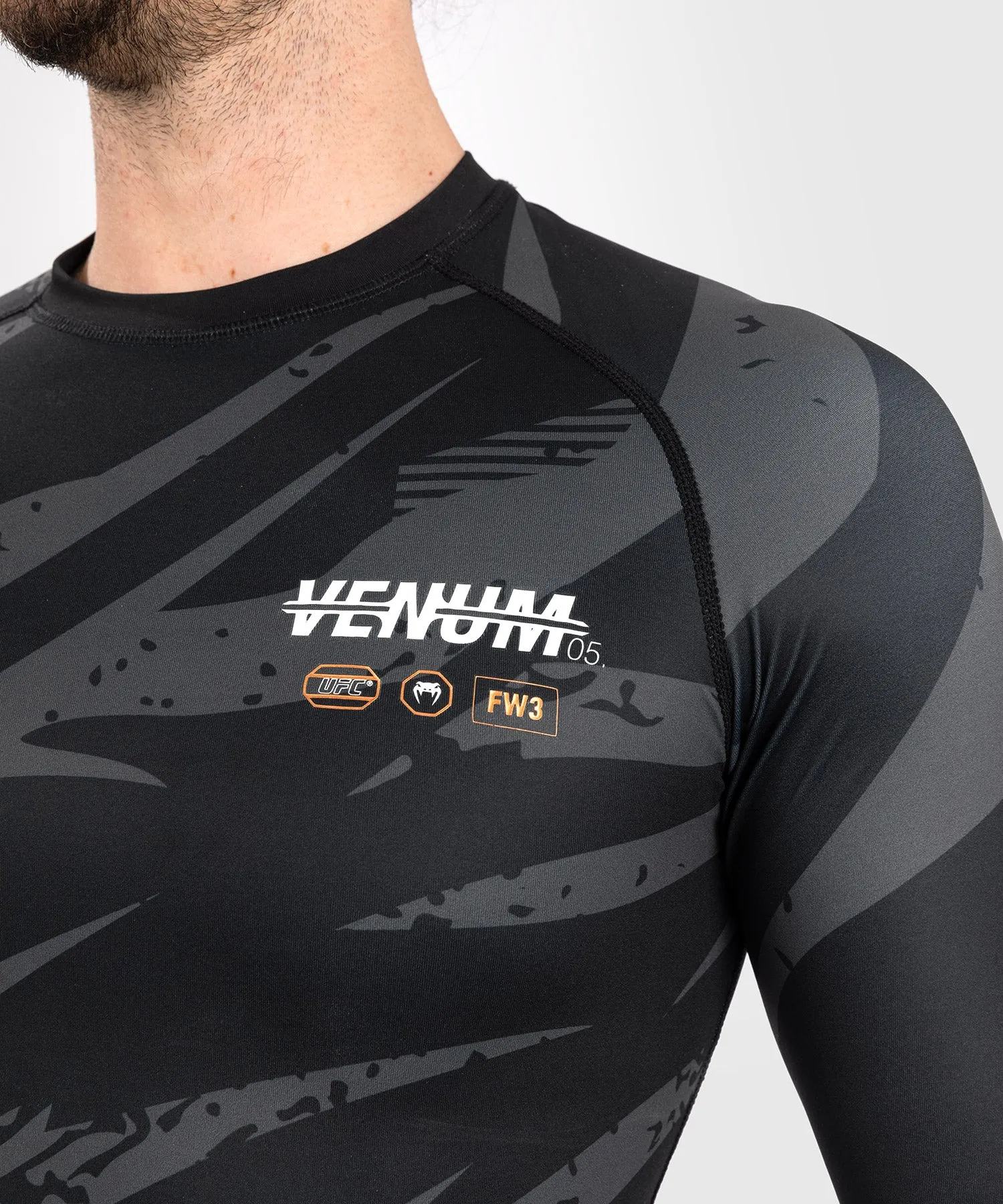 UFC Adrenaline by Venum Fight Week performance Rashguard A Manica Lunga - Urban Camo