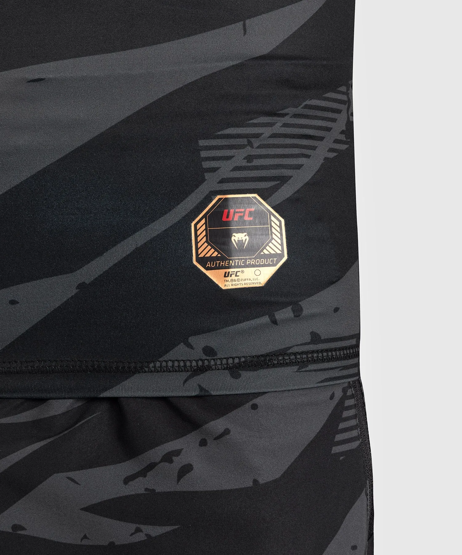 UFC Adrenaline by Venum Fight Week performance Rashguard A Manica Lunga - Urban Camo