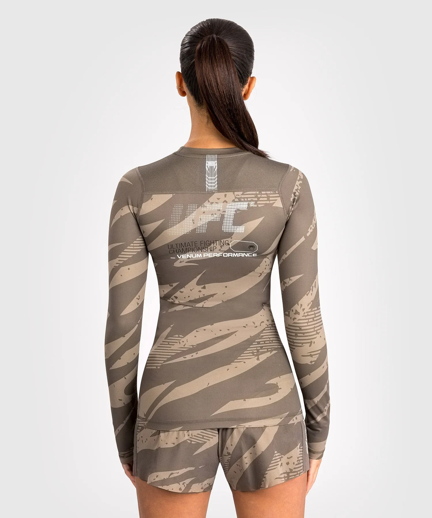 UFC Adrenaline by Venum Fight Week Rashguard A Manica Lunga da Donna - Desert Camo