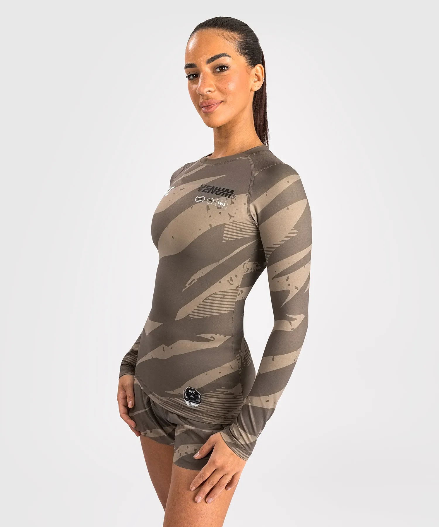 UFC Adrenaline by Venum Fight Week Rashguard A Manica Lunga da Donna - Desert Camo