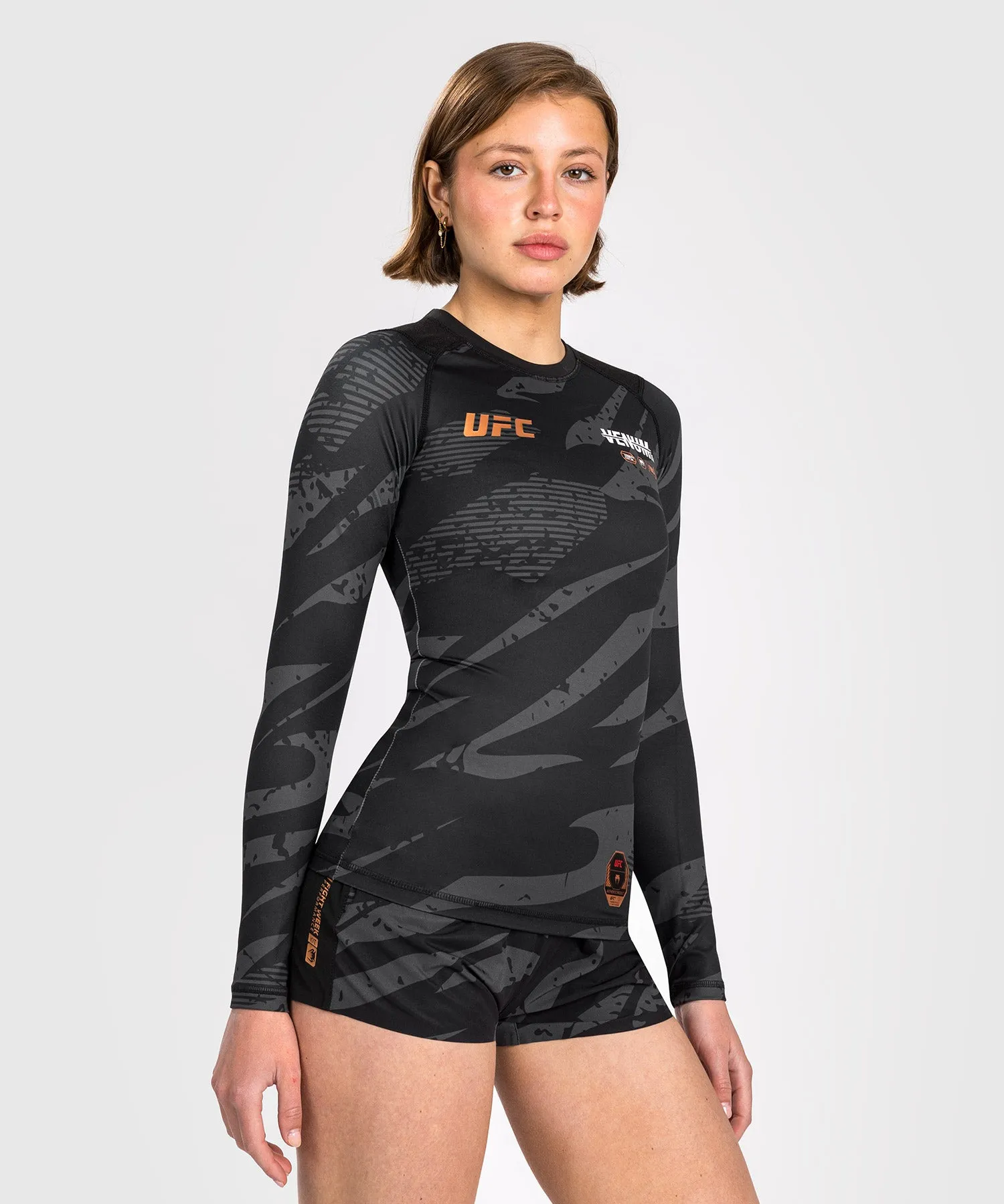 UFC Adrenaline by Venum Fight Week Rashguard A Manica Lunga da Donna - Urban Camo