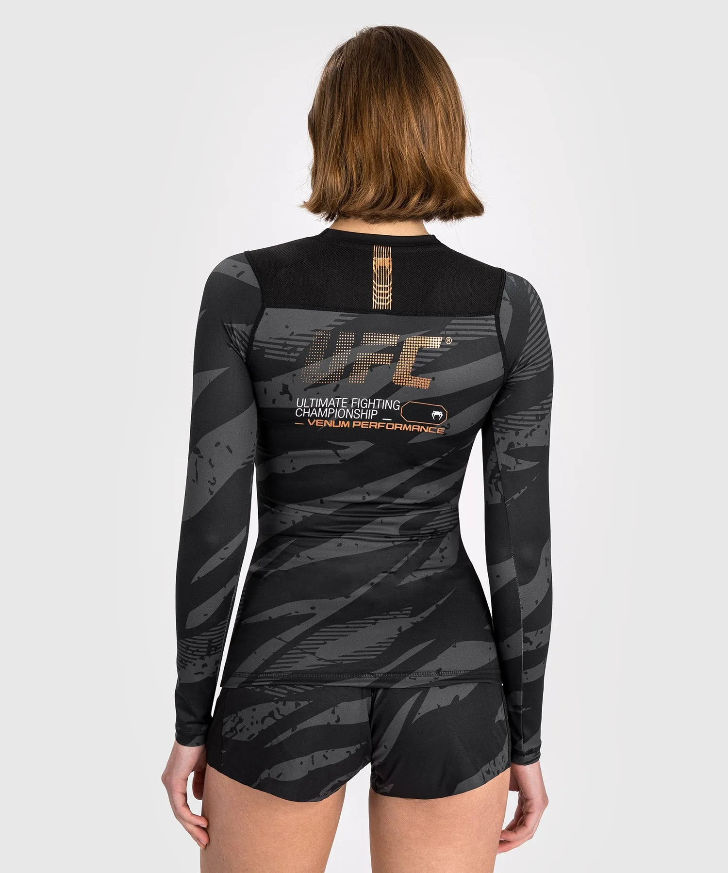 UFC Adrenaline by Venum Fight Week Rashguard A Manica Lunga da Donna - Urban Camo