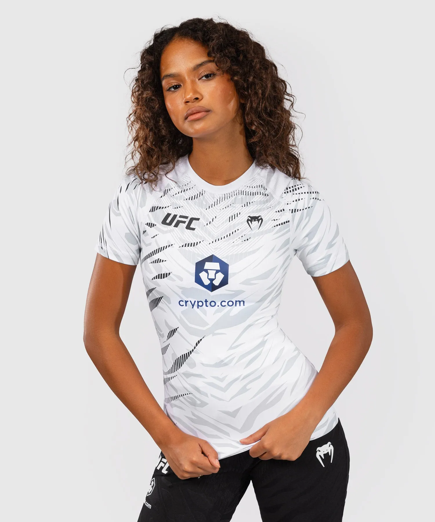 UFC Fusion by Venum Authentic Fight Night Rashguard a Manica Corta Performance per Donna - Bianco