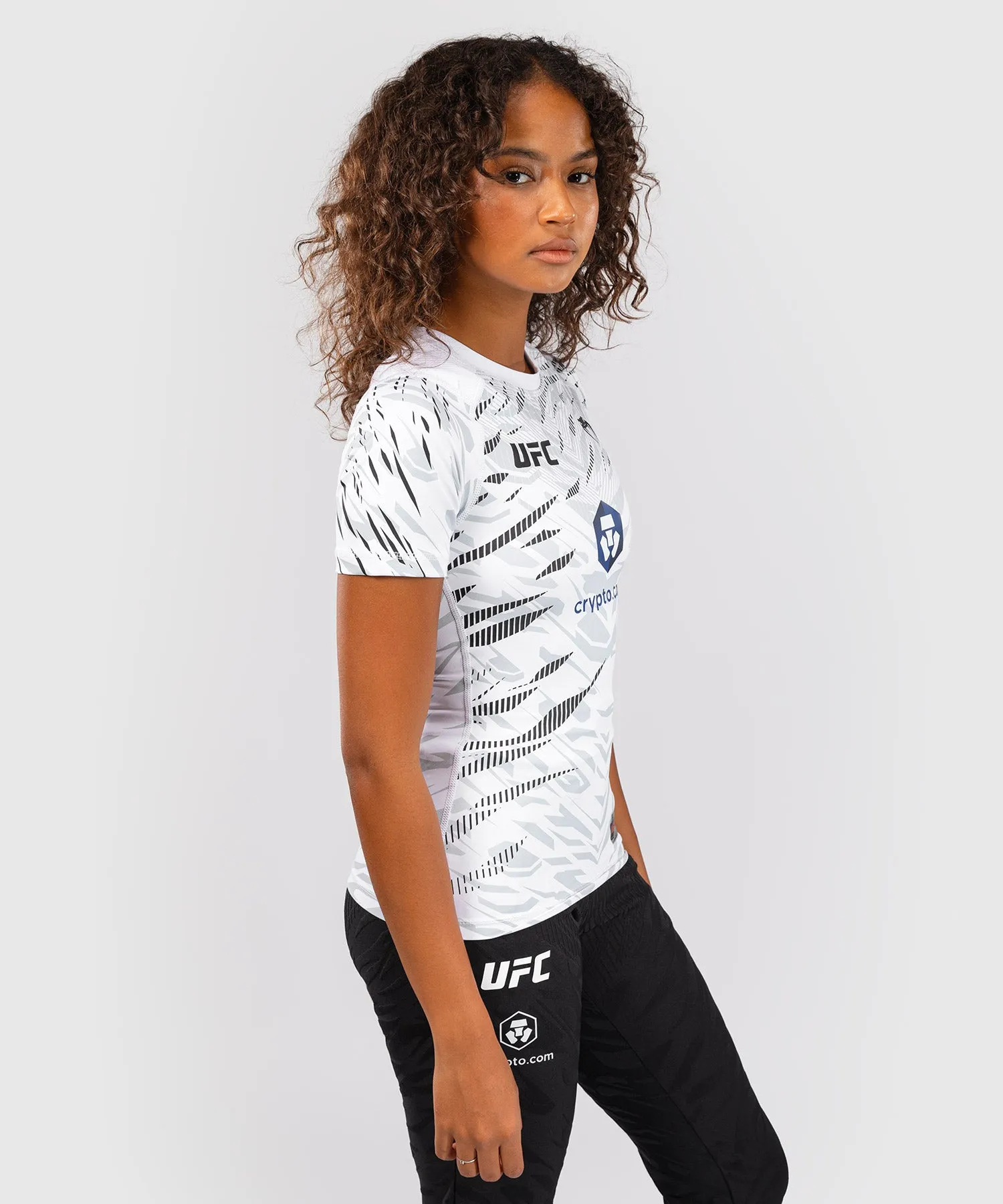 UFC Fusion by Venum Authentic Fight Night Rashguard a Manica Corta Performance per Donna - Bianco