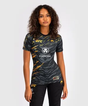 UFC Fusion by Venum Authentic Fight Night Rashguard a Manica Corta Performance per Donna - Champion