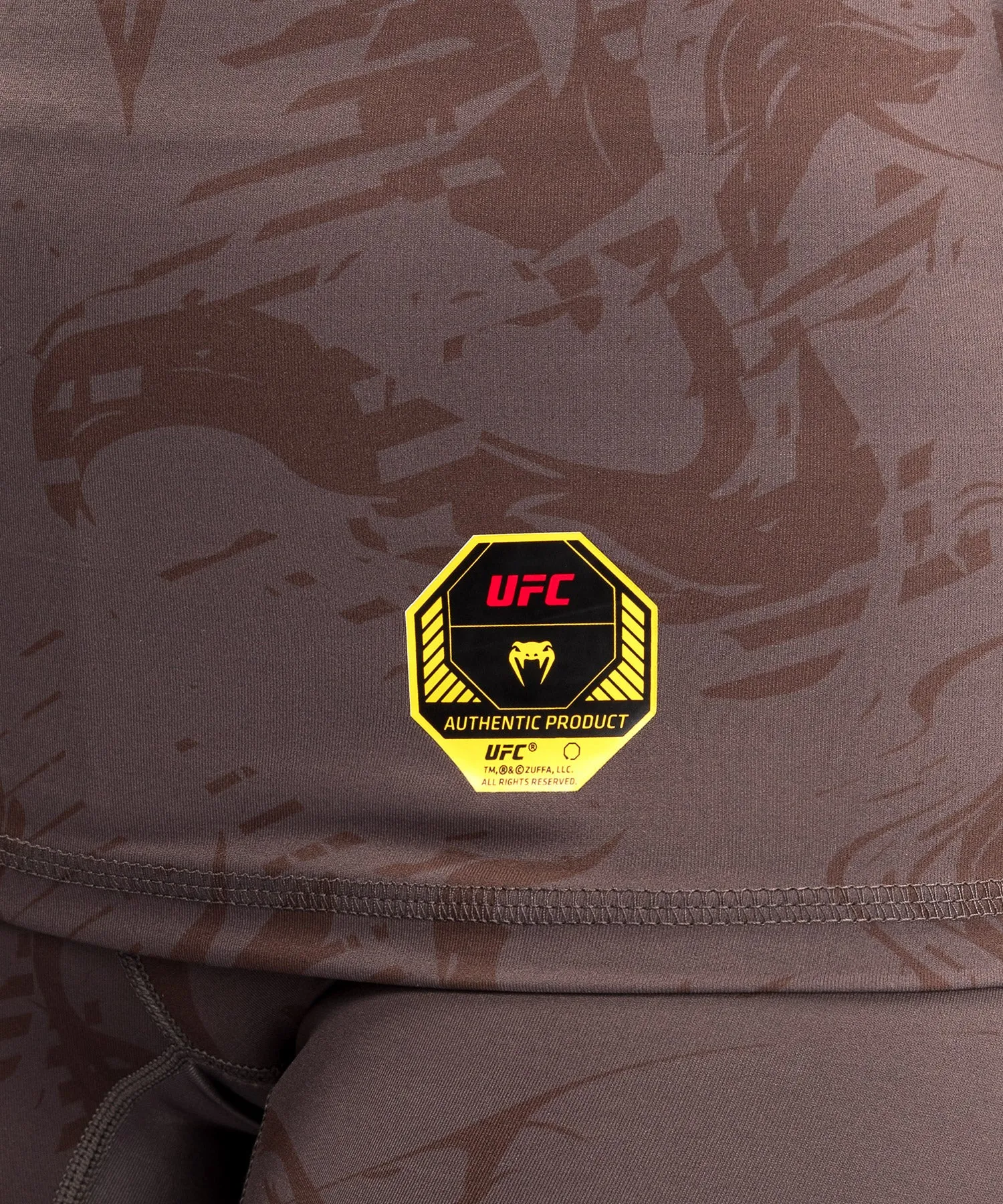 UFC Fusion by Venum Fight Week Rashguard a Manica Lunga Performance per Donna - Marrone terra