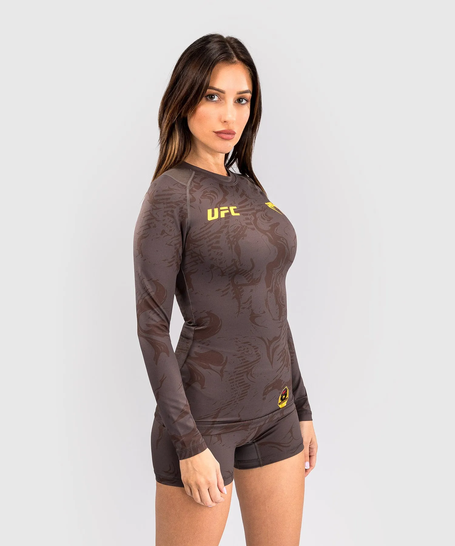 UFC Fusion by Venum Fight Week Rashguard a Manica Lunga Performance per Donna - Marrone terra