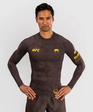 UFC Fusion by Venum Fight Week Rashguard a Manica Lunga Performance per Uomo - Marrone terra