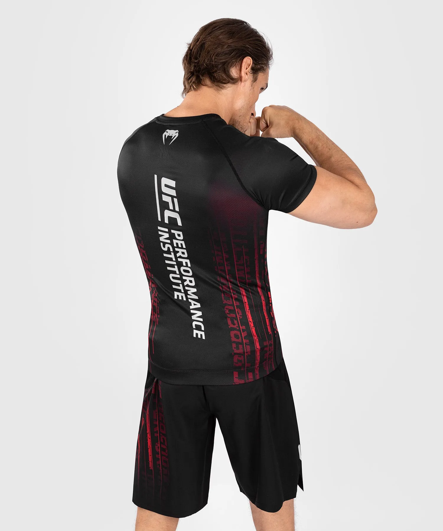 UFC Venum Performance Institute 2.0 Rashguard a maniche corte da uomo - Nero/Rosso