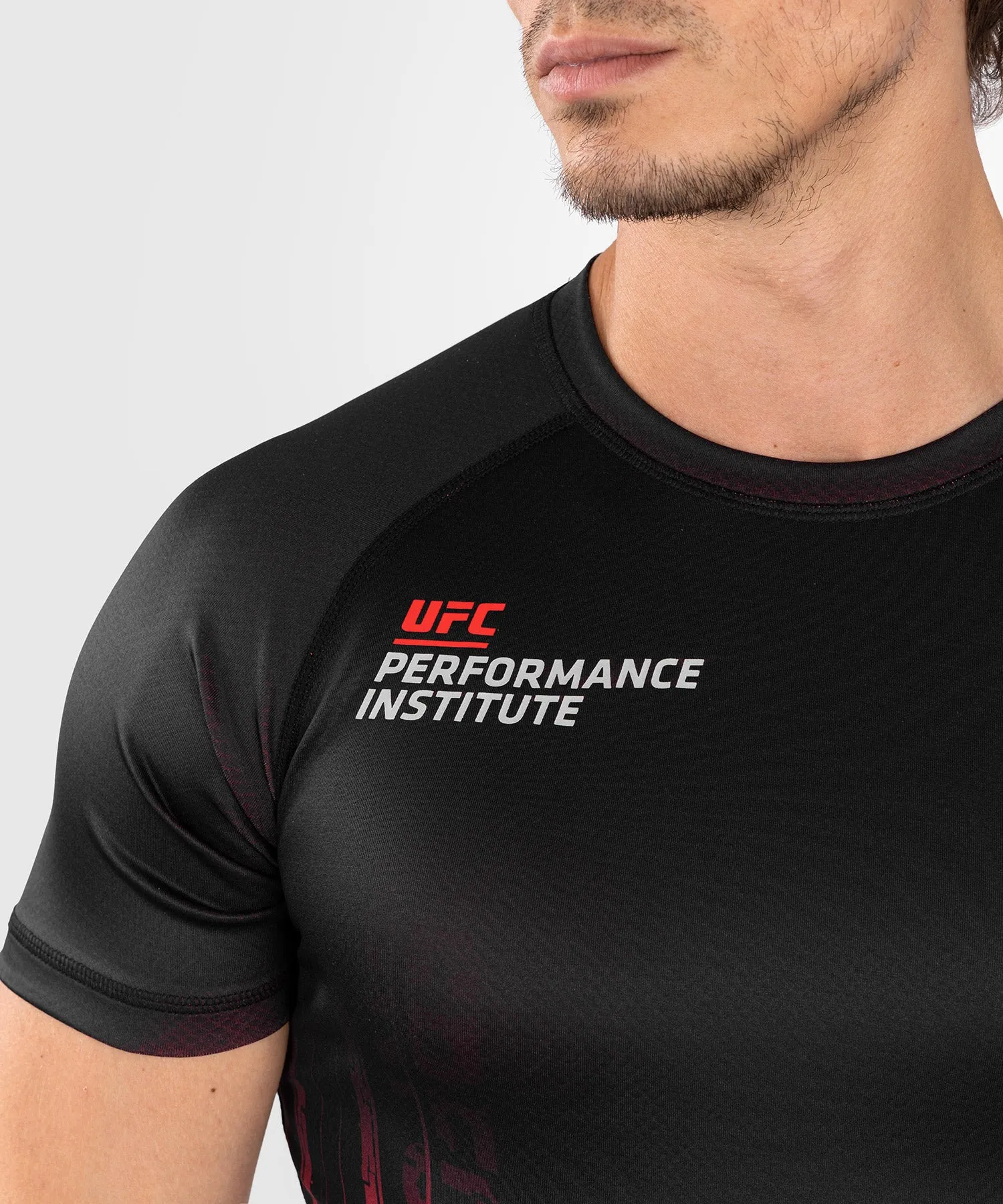 UFC Venum Performance Institute 2.0 Rashguard a maniche corte da uomo - Nero/Rosso