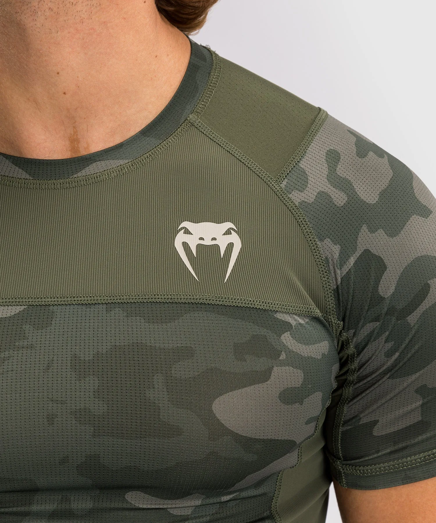 Venum G-Fit Air Rashguard Maniche Corte da Uomo - Camo Esercito