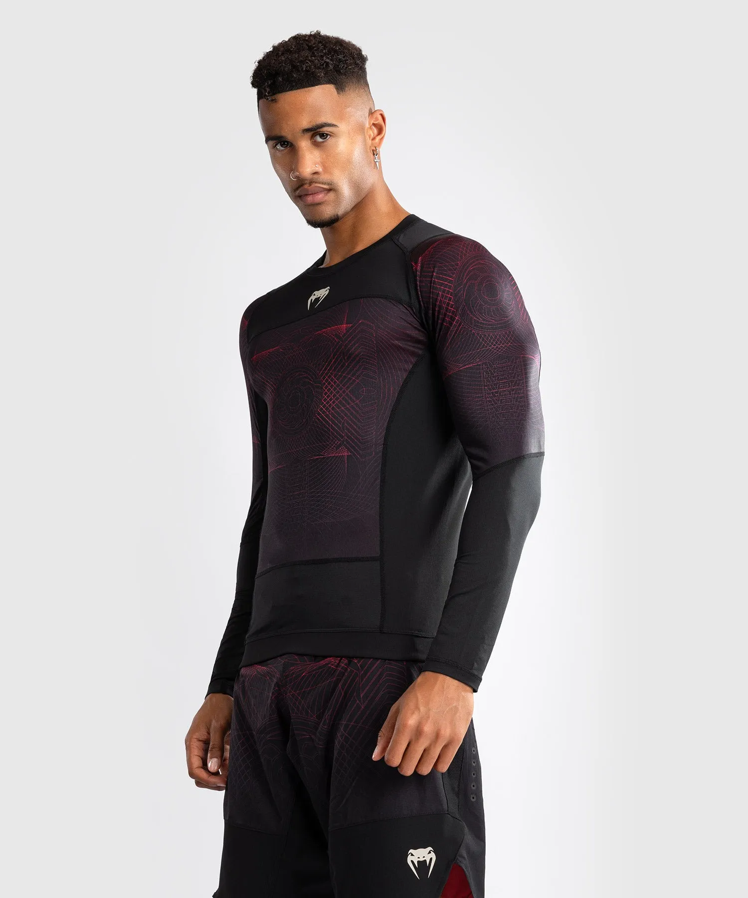 Venum G-Fit Air Rashguard Maniche Lunghe da Uomo - Nero Profondo/Rosso Fuoco