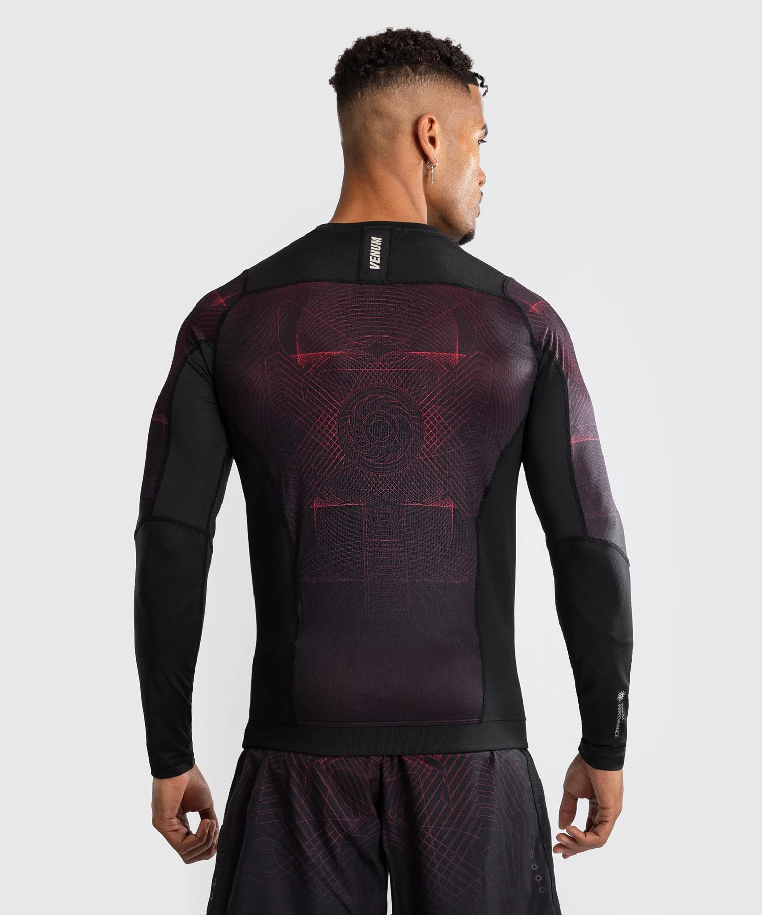 Venum G-Fit Air Rashguard Maniche Lunghe da Uomo - Nero Profondo/Rosso Fuoco
