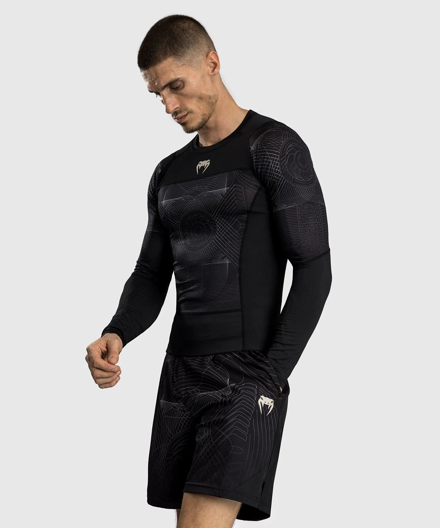 Venum G-Fit Air Rashguard Maniche Lunghe da Uomo - Nero Profondo/Sabbia Del Deserto