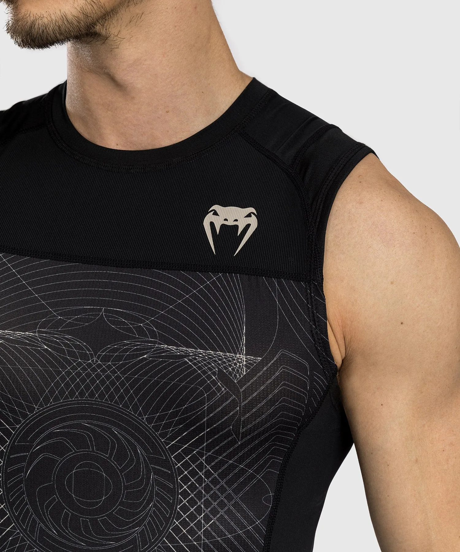 Venum G-Fit Air Rashguard Senza Maniche da Uomo - Nero Profondo/Sabbia Del Deserto