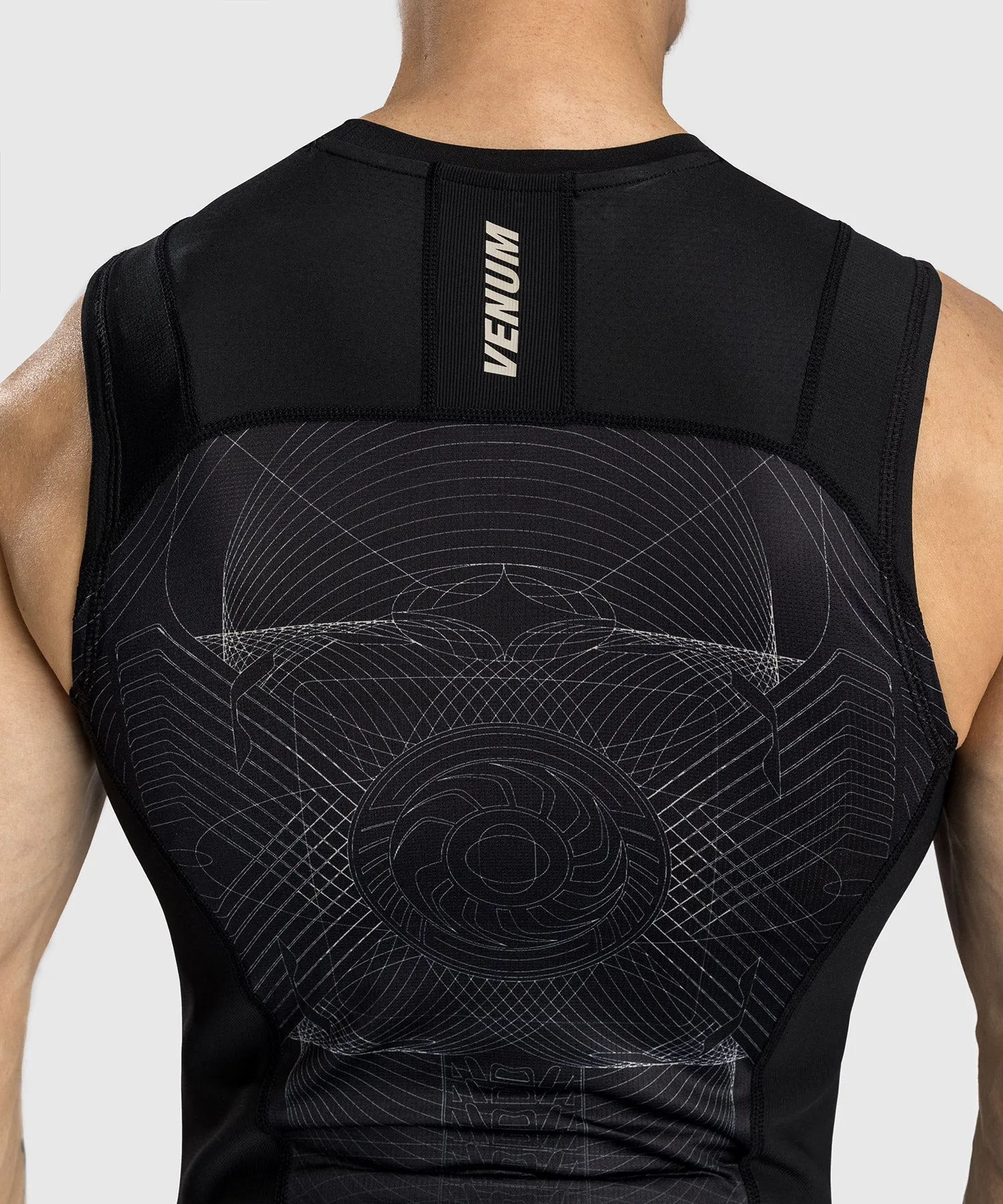 Venum G-Fit Air Rashguard Senza Maniche da Uomo - Nero Profondo/Sabbia Del Deserto