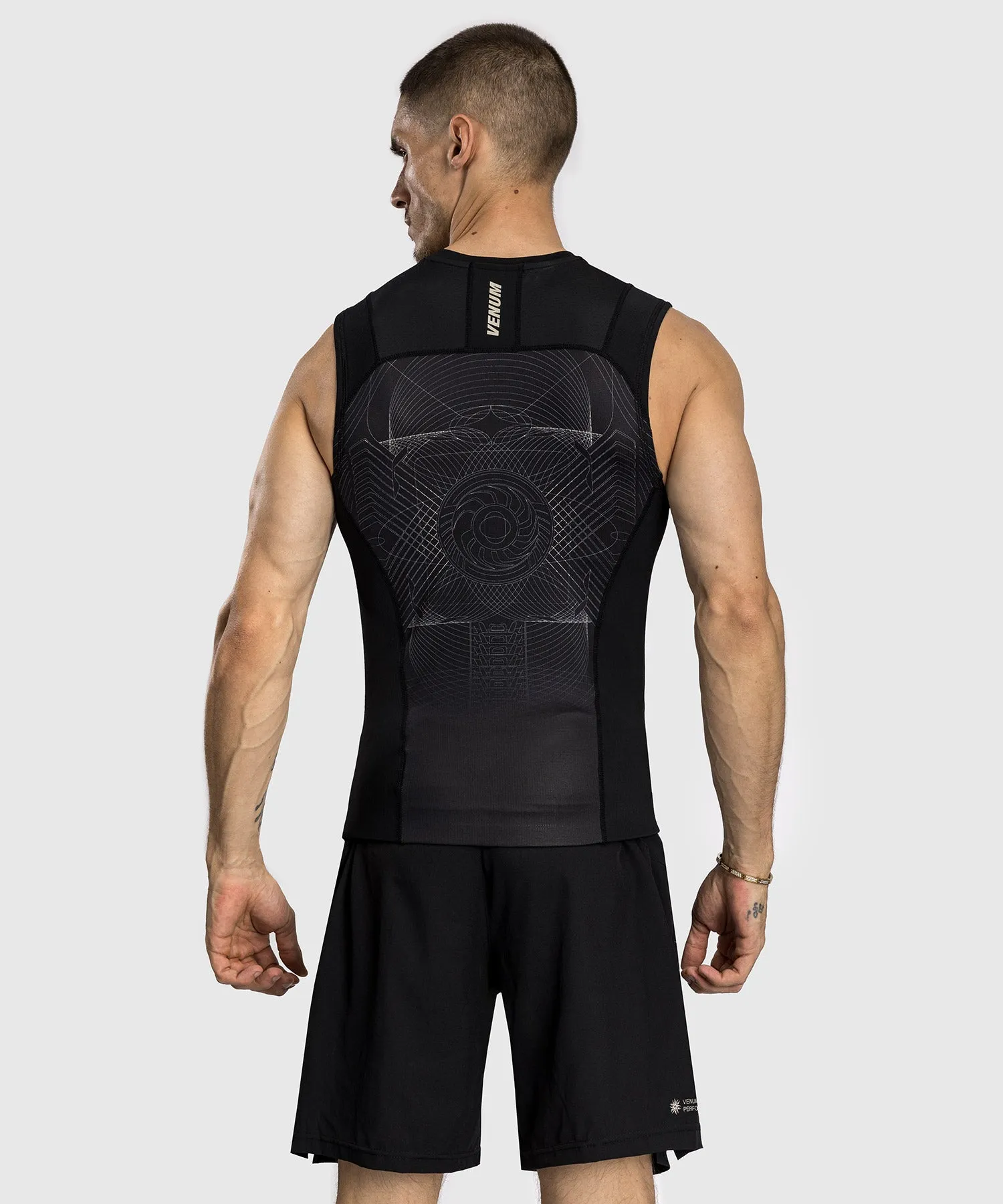 Venum G-Fit Air Rashguard Senza Maniche da Uomo - Nero Profondo/Sabbia Del Deserto