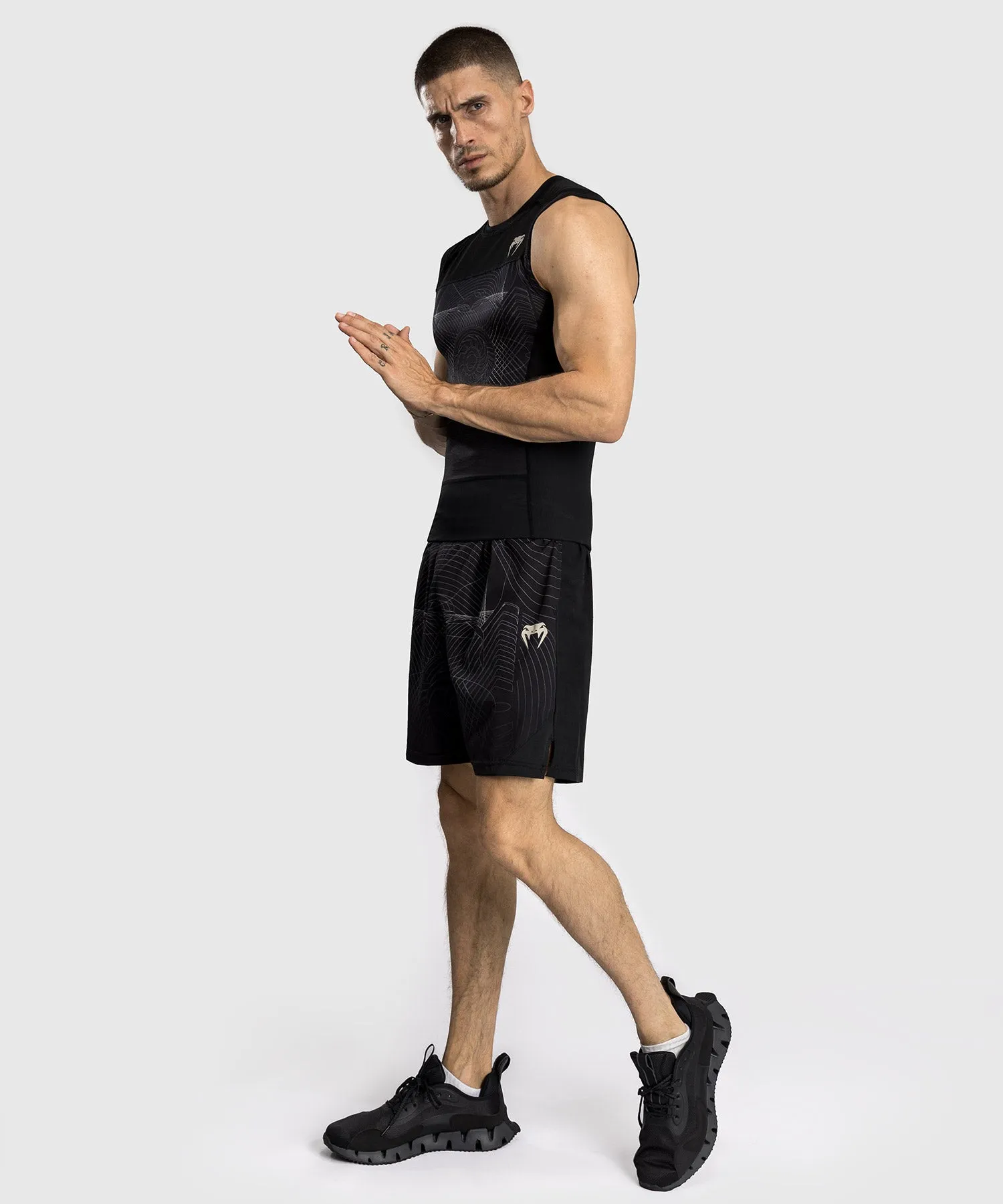 Venum G-Fit Air Rashguard Senza Maniche da Uomo - Nero Profondo/Sabbia Del Deserto