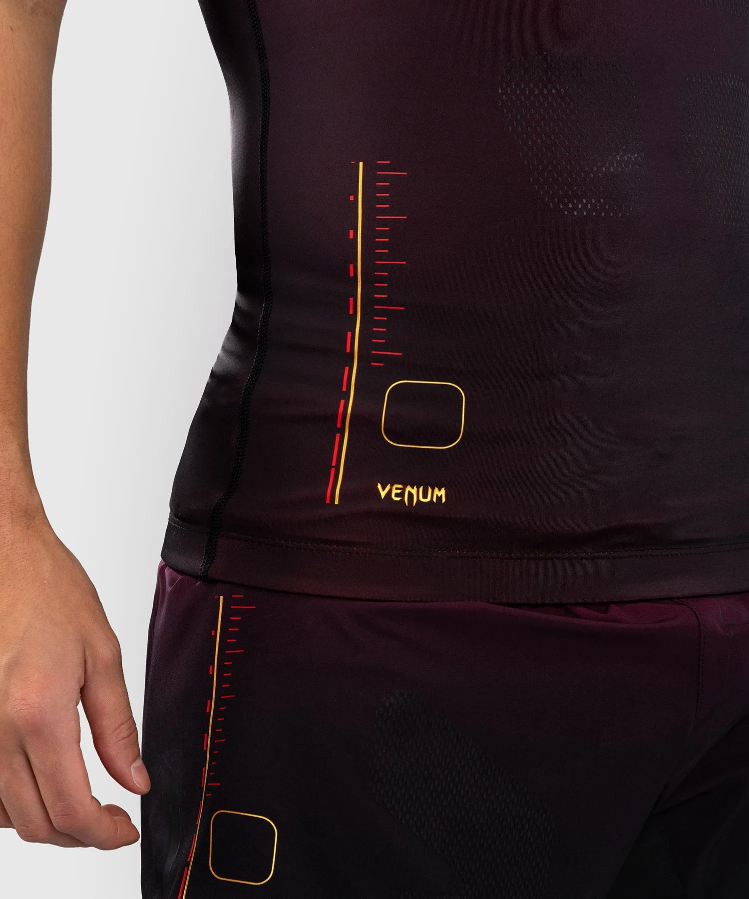 Venum Tactical XT Rashguard a maniche corte da uomo - Nero/Bordeaux/Oro